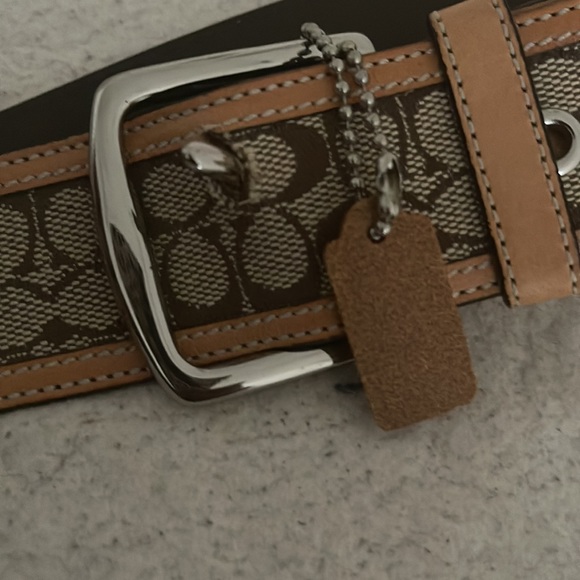 Cute authentic belt too match your coach ensemble - Picture 3 of 6